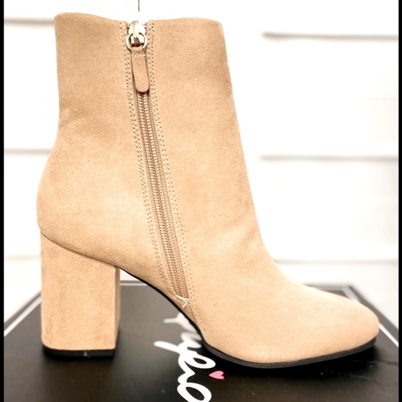 Qupid Warm Taupe Faux Suede Round Toe Inside Zipper Block Ankle Boots NWB 7 - Picture 7 of 12